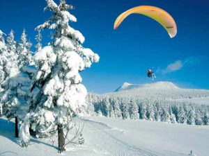 Parapente à ski aux Estables, Le Mézenc, Loisirs de pleine nature, Pays du Velay, Haute-Loire, Auvergne