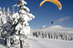 Bouger, sports d'hiver, Parapente à ski aux Estables, Mézenc, Haute-Loire, Auvergne
