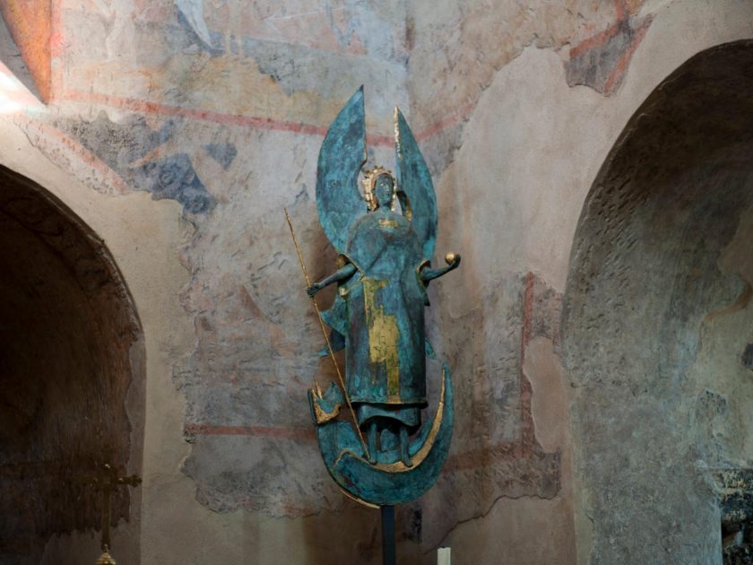 Statue de Saint Michel