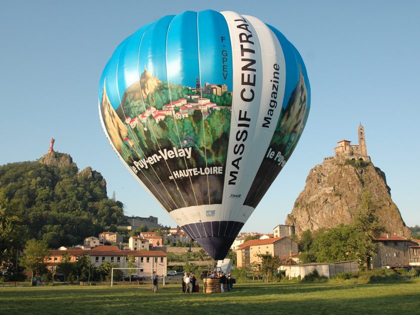 Vol En Montgolfiere Avec Montgolfiere En Velay Activites Sportives Auvergne Auvergne Vacances